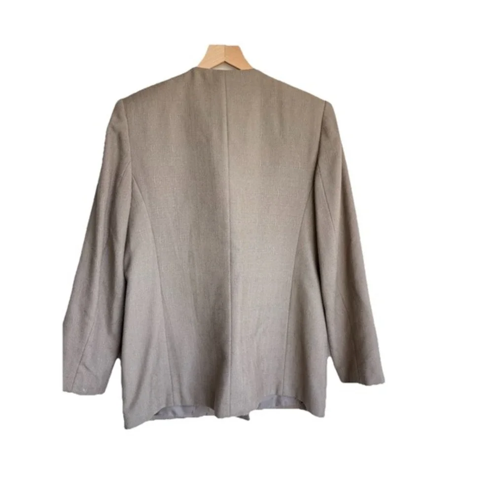 Women's Vintage Kasper Suit Beige W/tiger Eye‎ & Gold Buttons Size 10